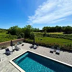 Lumina Divina With Heated Pool Near Porec