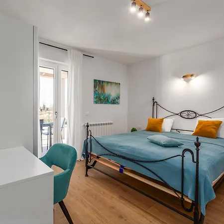 Lumina Divina With Heated Pool Near Porec *