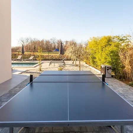 Lumina Divina With Heated Pool Near Porec *