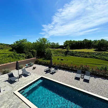 Lumina Divina With Heated Pool Near Porec