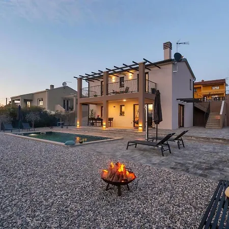 Villa Lumina Divina With Heated Pool Near Porec *