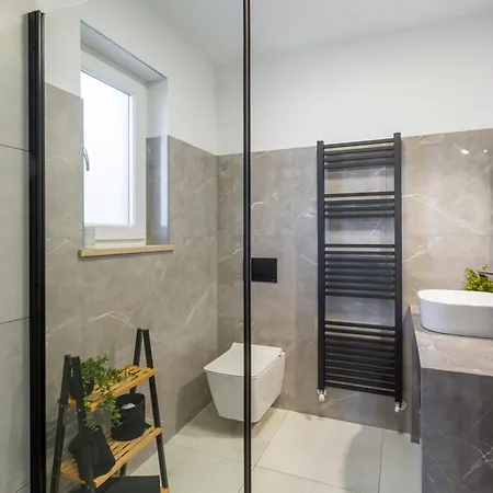 Villa Lumina Divina Sa Grijanim Bazenom Prhati