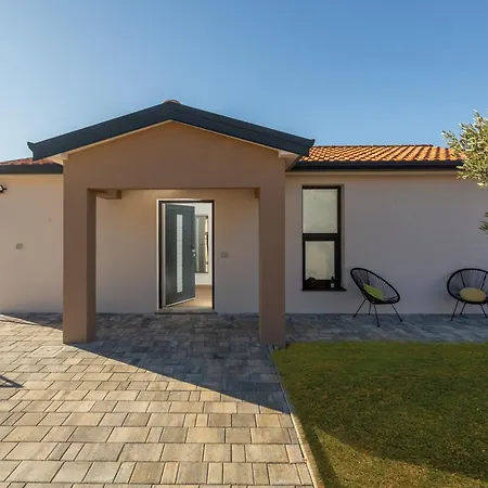 Villa Lumina Divina With Heated Pool Near Porec
