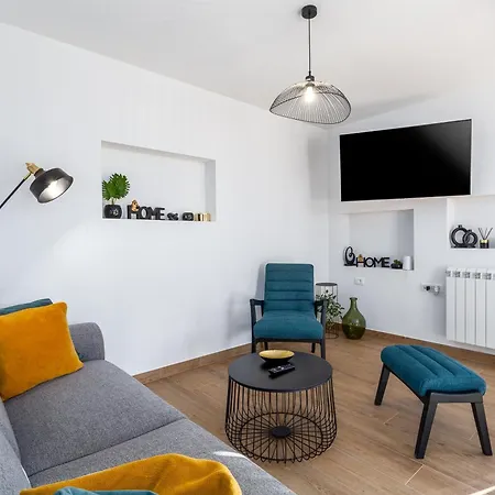 Lumina Divina Sa Grijanim Bazenom Villa Prhati