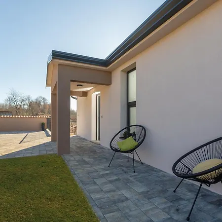 Villa Lumina Divina Sa Grijanim Bazenom *