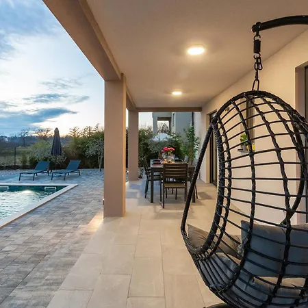 Lumina Divina With Heated Pool Near Porec Villa Prhati