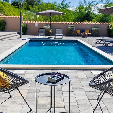 Lumina Divina With Heated Pool Near Porec *