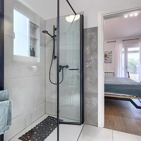 Villa Lumina Divina With Heated Pool Near Porec Prhati