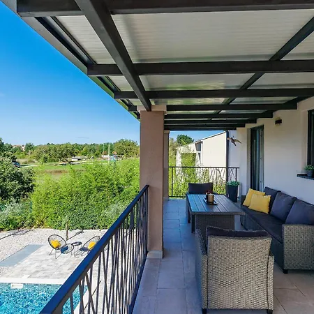 Villa Lumina Divina With Heated Pool Near Porec