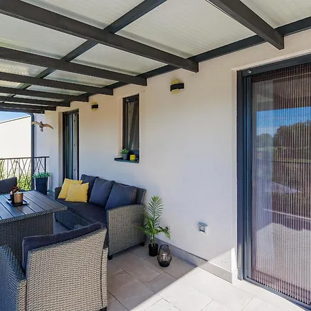 Lumina Divina With Heated Pool Near Porec Villa