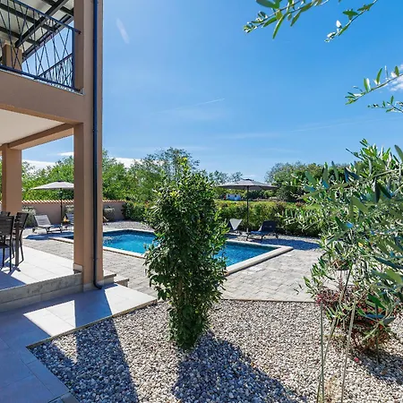 Lumina Divina With Heated Pool Near Porec Villa