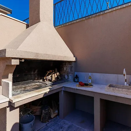 Lumina Divina With Heated Pool Near Porec Villa Prhati
